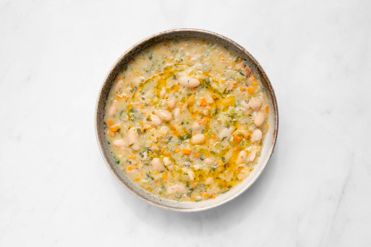 Einfache Bohnensuppe mit Cannellini-Bohnen